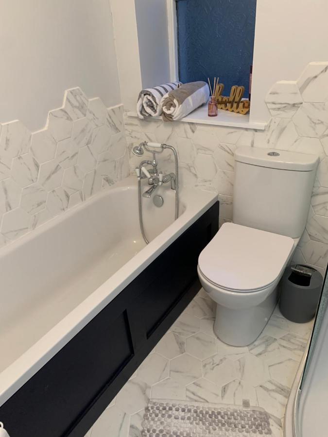 Stunning 3 Bed Seafront Mansion Building Sleeps 6 Adults Or 8 With Kids Daire Portrush Dış mekan fotoğraf